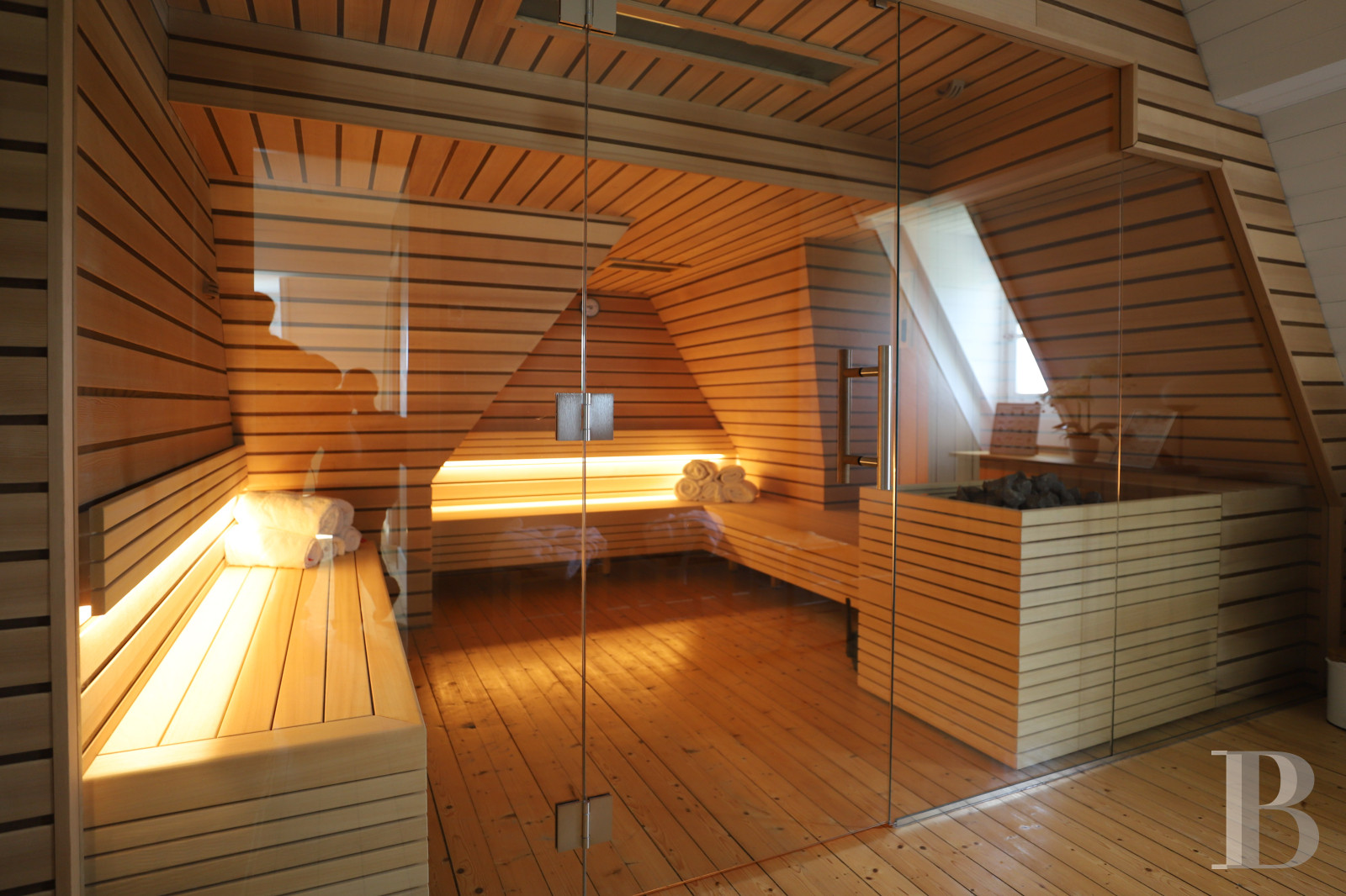 An early 19th century manor house overlooking the Bay of Douarnenez on the Crozon peninsula in Finistère - photo  n°33